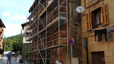 El Ayuntamiento de Lezo retira el tejado de Sistiaga Enea con el fin de garantizar la seguridad de los y los peatones