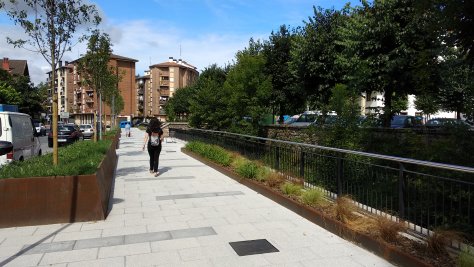 La accesibilidad y la seguridad presentes en la revitalizada calle Elias Salaberria