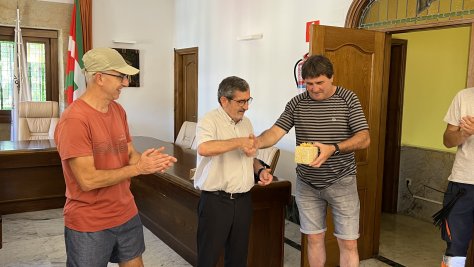 Estanis Karrerak erretiroa hartu du