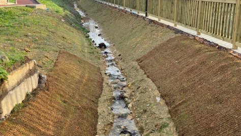 Olazar ibaiko obrak amaitu eta ingurua naturalizatu da