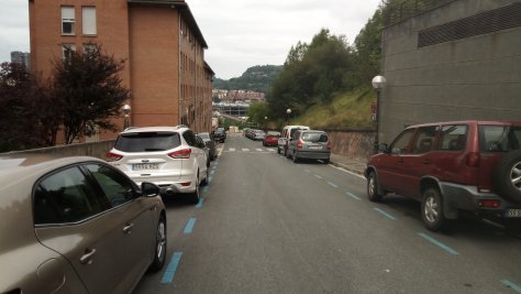 Zabalik dago Altamira auzoan aparkatzeko txartelak berritzeko epea
