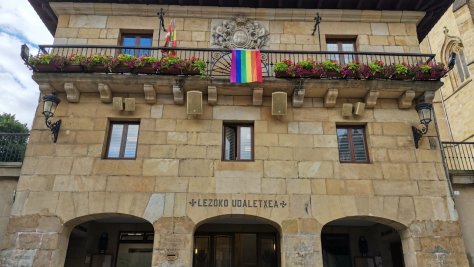Lezoko Udalak LGTBI Harrotasun Nazioarteko Egunarekin bat egin du