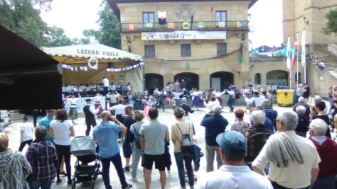 Concierto de la Banda de Música con Lezoko Dantzazaleak para celebrar los Pentecostés  