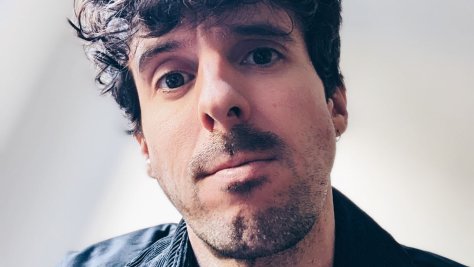 IÑAKI CID dramaturgoaren “AMAREN ARROPA ZURIA” antzerki testu laburra, irakurgai