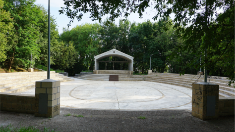 El Ayuntamiento ha acondicionado el anfiteatro del parque de Altamiragain